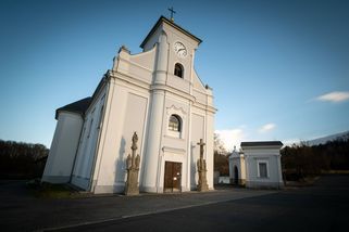 Stará Karviná se propadla o 37 metrů. Režim zkázu města tajil, zbyl jen kostel, který je šikmější než věž v Pise