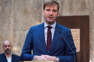 Američan po kontaktu s nemocným ebolou přiletí do Ruzyně, uvedl Vojtěch - Seznam Zprávy