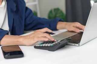 Pravidla pro důchody se mohou znovu změnit. Seniorům se rýsuje od příštího roku více peněz, než se původně čekalo