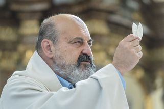 Osobnosti kritizují vládu za bezvýhradnou podporu současné izraelské vlády - Seznam Zprávy