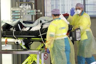 Saské nemocnice stojí před triáží, větší šanci na místo na JIP mají očkovaní - Novinky