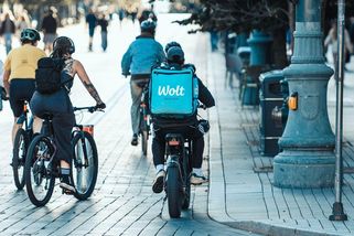 Kurýři a řidiči internetových taxislužeb i jejich zaměstnavatelé dostanou nová pravidla - Novinky