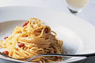 Dokonalé špagety carbonara: neodolatelně jemné a hotové za 15 minut