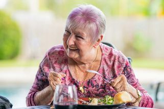 Kadeřnice varuje důchodkyně 60+: tenhle sestřih vám přidává 5 let. Nosí ho půlka českých seniorek