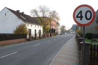 Povolená rychlost v obci klesne z 50 km/h na 40 km/h. Evropská unie sníží limity v každé zemi. Co vy na to, souhlasíte?