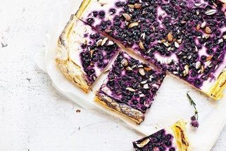 Borůvkové recepty: Nepečený cheesecake i koláč připravený za 10 minut - Magazín Recepty.cz