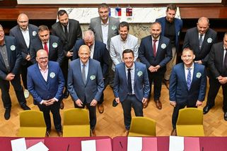 Politikům v regionech platy bez povšimnutí porostou i o 10 tisíc - Novinky
