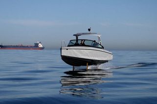 Elektrická loď „přeletěla“ přes Gibraltarský průliv, náklady na plavbu byly mizivé - Novinky