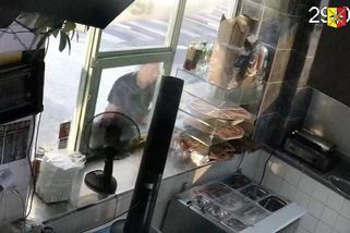 „Dáme si pizzu, hlídejte policajty.“ Muž v Praze vysklil značkou zavřený kiosek, našel jen makety jídla - Novinky