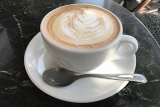 Internet tvrdí, že po obědě se v Itálii cappuccino nepije. Italům to ale naštěstí nikdo neřekl - Médium.cz
