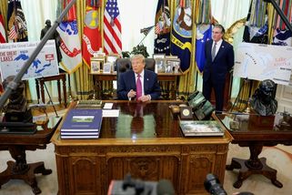 Trump nařídil přejmenovat Ontarijské jezero na Americké