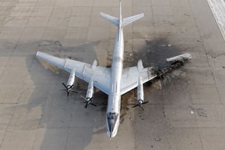Ruský bombardér přišel o kus křídla. Teď začíná mnohem větší problém