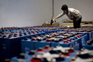 Evropa může přijít o miliony míst, výrobu baterií do aut totiž ovládli Číňané