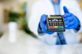 Konec dojení pacientů. Co už si lékaři nesmějí naúčtovat