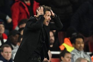 Divočák Simeone znovu v ráži. V závěru odvety s Arsenalem se ručně pustil do bývalého kolegy - Sport.cz