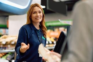 Přidáno! Dva velké řetězce v Česku oznámily výrazné zvýšení platů
