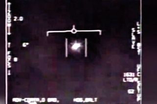 Podivné události roku 2023: Jsou Američané v obležení UFO?