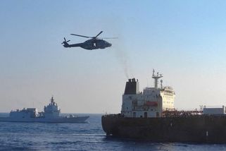 Stínová flotila vyplouvá ze stínů. „Tajné“ ruské tankery hromadně mění vlajku - Seznam Zprávy