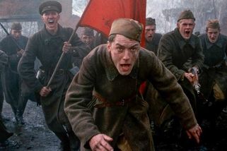 Nepřítel před branami s Judem Lawem je válečné drama s nečekanou hloubkou a historickým tajemstvím • Filmožrouti.cz