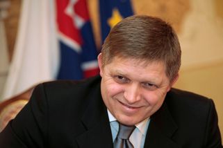 Politik země, jejíž vojáci kdysi vtrhli na Ukrajinu, má o nacismu mlčet, pane Fico