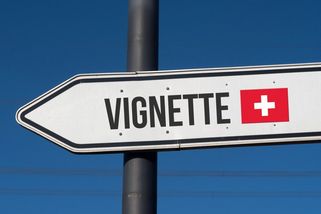 Kde v Evropě pojedete letos po dálnici zdarma a kde vaše peněženka zapláče? Přinášíme přehled poplatků