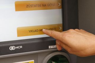 Největší české banky usnadní vklady přes bankomaty - Novinky