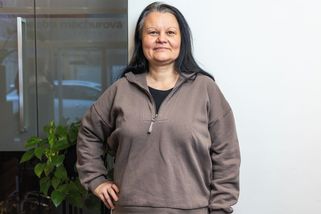 Proměna čtenářky Petry (50): Na šedou barvu bylo ještě brzy. Nový odstín ji o několik let omladil!