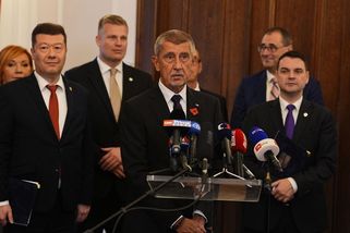 Macinka a Okamura bombardují rozpočet. Je to divadlo, shodují se politologové - Novinky
