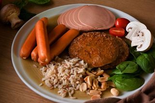 Veganská restaurace musí na menu zařadit maso. Nechodili jim tam lidi - Novinky