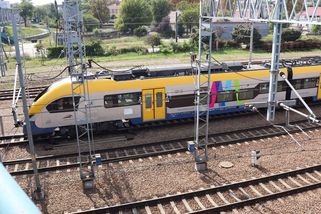 Stržená trolej zastavila provoz na části železniční trasy Praha - Kolín - Novinky