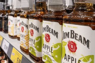 Pálení bourbonu Jim Beam v Kentucky se na rok zastaví - Novinky