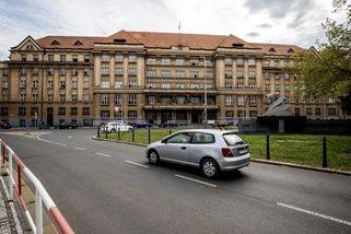 Obrana hledá kanceláře pro 800 úředníků. Na nájem půjdou stamiliony - Seznam Zprávy