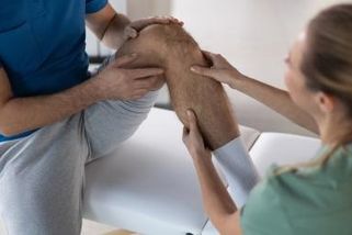 „Pojišťovna odmítla uhradit storno poplatek. Přišel jsem o 20 000 Kč a iluze o zdravotnictví,“ posteskl si čtenář