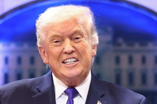 Trump posílá do Grónska americkou nemocniční loď - Novinky