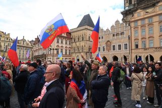 FOTO: Mezi rudou sběří. Krušné hodiny s proruskou...
