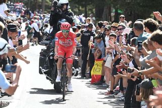 Suverénní Pogačar Vueltu nevyhraje, zastavil ho ošklivý pád | Livesport.cz