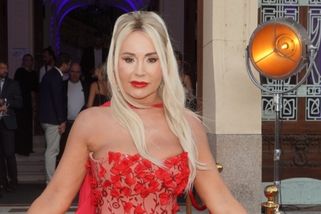 Pod průhlednými šaty z kvítků ukázala Dragounová téměř vše: Mužům se podlamovaly kolena