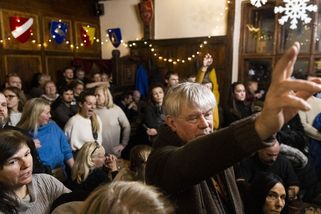 „Zastavte to hned!“ zní z obce sužované návozy materiálu z chemičky - Seznam Zprávy