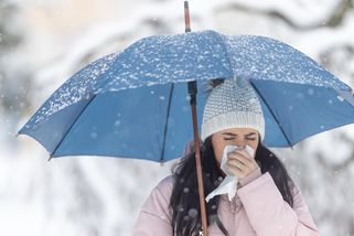 Nachlazení ze zimy? Věda říká ne – a vysvětluje, proč i tak v zimě marodíme