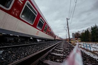 Obrazem: Tragická nehoda vlaku u Karviné. Přejezd měl světla i závory - Seznam Zprávy