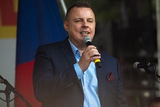 Jde si pro nás Rajchl. První je na ráně Okamura - Médium.cz