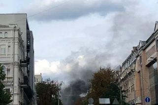 Rusové za bílého dne udeřili na budovu SBU v centru Kyjeva - Novinky