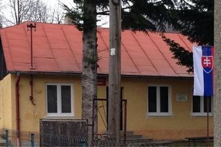 Hřiště za 50 tisíc eur pro obec bez dětí. Kdo tohle schválil? - Médium.cz