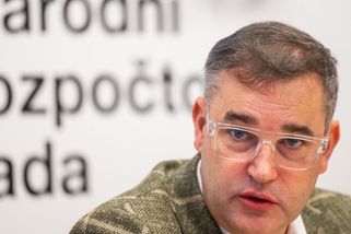 Chceme hodovat na dluh. Co bude dál, je nám jedno, říká ekonom Mojmír Hampl