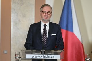 Fiala spojil ve vánočním projevu příští rok s nadějí, opozice proslov kritizuje