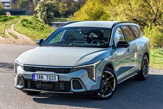 Obří kufr za půlmíč: Kia vytahuje z rukávu trumf, který má zatopit Octavii - Garáž.cz