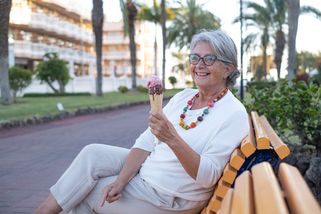 Stylistka varuje české seniorky: tyhle halenky hned vyhoďte. Opticky vám přidávají 5 kg v ramenou