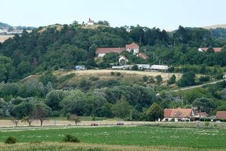 Nenápadný kopec Santon: Čekali byste, že právě zde se psaly evropské dějiny? - Médium.cz