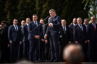 Fico pozval na pietu k osvobození Bratislavy velvyslance z EU. Nepřišel ani jeden - Novinky