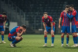 Tragická Plzeň vyhořela v Bělehradě. Trenér Hyský by to měl konečně zabalit - Médium.cz